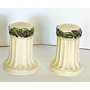 Amacan Porcelain Salt & Pepper Shaker Set Piller Holly & Berries Design NWOT
